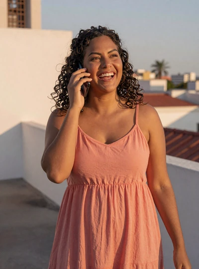 Yuliana, 29, taking a Phone Booking call on Latidreams from Santo Domingo